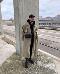 Streetwear Winter Outfits, Turtleneck Outfit Men, Winter Outfits Men Streetwear, Mantel Outfit, Look 80s, Outfits Men Streetwear, Winter Fashion Trends, Classy Outfits Men