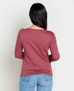 A v-neck with subtle ruching at the bust gives this long sleeve tee some flirty charm, while a blend of organic cotton and TENCEL™ Lyocell with a dash of spandex keep her soft and sustainable. Wild Ginger, Lakeside Living, Resale Shops, Toad, Shirt Sale, Sweater And Shorts, Top Dress, Overall Shorts, Long Sleeve Tee