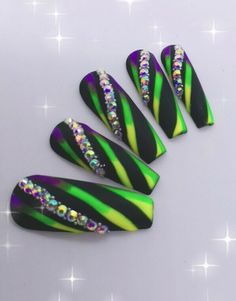 Rainbow Nail Art Designs, Nail Signs, Rainbow Nail Art, Eye Nail Art, Nail Pictures, Black Neon, Pedicure Nail Art, Neon Nails, Pedicure Nails