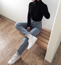 Air Force 1 Outfit Woman, Outfits With Air Force Ones, All Black Nikes, Air Force 1 Outfit, Nike Shoes Women Fashion, Slim Mom Jeans, 90s Fashion Women, Black Minimal, Outfit Jeans