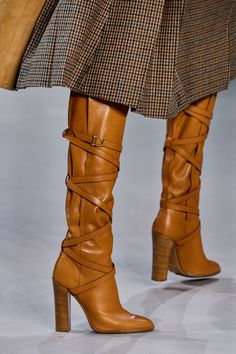 Cooler Style, High Heeled Boots, Womens Chunky Heels, Knee High Leather Boots, Womens Shoes High Heels, 2019 Fashion, Vogue Paris, High Heel Boots