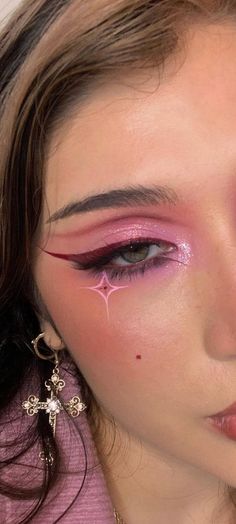 Post Malone Concert Makeup, Red And Pink Eye Makeup, Baby Pink Eye Makeup, Kali Uchis Makeup Look, Pink Rockstar Aesthetic, Cool Eye Makeup Looks, Elf Makeup Aesthetic, Pink Y2k Makeup, Pink Glam Makeup Looks