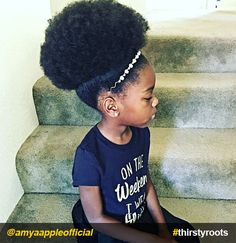 20 Cute Natural Hairstyles for Little Girls - From pony puffs to decked out cornrow designs to braided styles, natural hairstyles for little girls can be the cutest added bonus to their precious little faces.   afro-puff-and-headband-natural-hairstyle-for-little-girls Puff Hairstyles For Kids, Puff Hairstyles, Afro Puff Hairstyles, Easy Little Girl Hairstyles, Beautiful Haircuts, American Hairstyles, Afro Puff