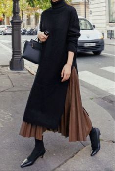 dress Winter Looks With Skirts, How To Style A Skirt In Winter, Long Winter Skirt Outfit, Modest Winter Fashion, Tznius Fashion, Winter Skirt Fashion, Rok Outfit, Elegante Casual, Winter Skirt