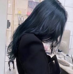 Darcy Vega Zodiac, Caroline Peckham, Midnight Blue Hair, Blue Hair Aesthetic, Navy Blue Hair, Navy Hair, Blue Black Hair, Dark Blue Hair, Korean Hair Color