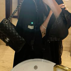 Black Chanel Bag Outfit, Black Chanel Bag, Abaya Aesthetic, Chanel Bag Outfit, Khaleeji Lifestyle, Chanel Bag Classic, Sabrina Claudio, Alena Shishkova