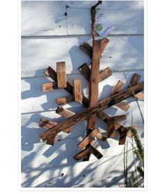 a snowflake made out of pieces of wood on the side of a building