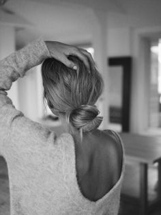 low bun and low back Danish Outfit, Hair In A Bun, Chignon Bun, Outfit Street Style, Bob Hair, Beach Waves