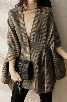 チェック柄ドルマンケープコート - liwisi Batwing Coat, Mantel Cape, Plaid Jumper, Plaid Capes, Plaid Poncho, Winter Plaid, Casual Outerwear, Plaid Coat, Cape Coat