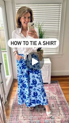 Beth Roy, Style Coach on Instagram: "Not rocket science or life-changing, but just an easy way to tie a button-up shirt. This is a great way to shorten a top with wide-leg pants and bring in the volume without tucking. 

Now you can do it with the tails straight, instead of all cockeyed (like I did it for years;) 🤪

Comment TIE and I’ll send you links, or head to my @b.styled bio. 
Cheers and #justgetdressed 😍✅
P.s The pants are TTS, I'm in a small and the inseam is 28".
.
.
 #stylesystem #outfittemplates #over50style #over50women ##fashionover50 #agelessstyle #fashionover40 #capsulewardrobe #onlinestylist #over40style #styletips ⁣#casualstyle #effortlessstyle #easystyle #timelessclassicstyle #everydaylooks" Tie Long Shirt How To, Different Ways To Tie A Blouse, How To Wear Tie Front Shirt, How To Tie Shirts That Are Too Big, How To Tie Front Knot Button Down Shirt, Cute Ways To Tie Button Up Shirts, Tie A Button Up Shirt, Tie A Flannel Shirt, Tops To Wear With Wide Leg Pants