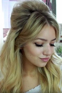 Edgy Long Hair, Half Up Wedding Hair, Wedding Hair Half, Formal Hairstyles For Long Hair, Bouffant Hair, Best Wedding Hairstyles, Retro Hairstyles, Half Up Hair