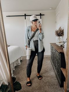 Womens fashion comfy 🤝 cute how to style an oversized top Comfy Work Outfit, Mom Outfits Fall, Winter Maternity Outfits, Everyday Casual Outfits, Cute Comfy Outfits, Oversized Top, Outfit Inspo Fall, Curvy Outfits, Mom Outfits