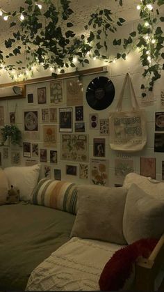 Teen Room Designs, Dream Bedroom Inspiration, Easy Room Decor, Seating Ideas, Simple Meals, Cute Diy Room Decor, Dream Apartment Decor, Dorm Room Inspiration