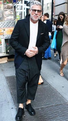 Nick Wooster Nick Wooster, Old Man Fashion, Black And White Suit, Stylish Mens Fashion, Boxing T Shirts, Best Mens Fashion, Custom Suit, Formal Style