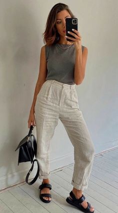 Style Année 80, Birkenstock Outfit, Weather Today, Fashion Teenage Girls, Good Weather, Corporate Attire, Elegante Casual, Workwear Fashion, Women's Summer Fashion