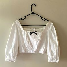 Perfect Condition Only Tried On Once, Just Needs To Be De-Wrinkled. Closet Stored In Clean Smoke Free Home. White Fitted Crop Top For Daywear, Micheline Pitt, Closet Store, Black & White, White Black, White And Black, Crop Top, Black White, Crop Tops