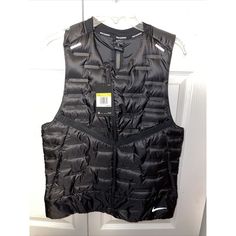 Nike Aeroloft Running Vest Mens Size Small Black Cu7797-010 Reflective. Nike Black Outerwear For Outdoor Activities, Nike Black Outerwear For Winter Sports, Black Sports Vest For Winter, Black Winter Sports Vest, Nike Vest, Bear Jacket, Utility Vest, Running Vest, Half Zip Jacket