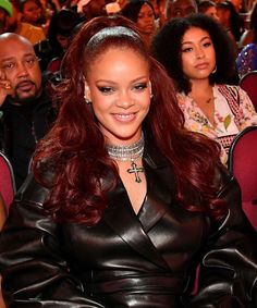 Rihanna Red Hair, Magenta Hair Colors, Looks Rihanna, Rihanna Hairstyles, Magenta Hair, Rihanna Looks, Red Hair Inspo, Bet Awards, Dyed Natural Hair