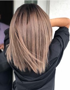 Tuns Bob Lung, Straight Bob Haircut, Straight Bob Hairstyles, Girls Hairstyles Easy, Medium Bob Hairstyles, Trendy Hair Color, Haircut And Color, Brown Blonde Hair, Hair Color Balayage