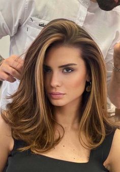 Brown Hair Looks, Gorgeous Hair Color, Brunette Balayage Hair, Brown Hair Balayage, Blonde Hair With Highlights, Hair Color Highlights, Brown Blonde Hair, Hair Color Balayage, Hair Inspiration Color