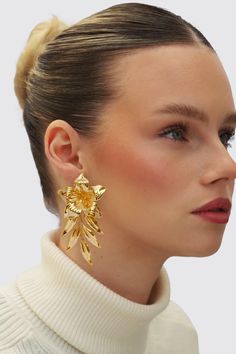 Making minimalism look overrated.😉✨ These statement earrings aren’t shy, and neither should you be! Tap to find your show-stoppers. #earrings #statementearrings #statementjewelry #jewelry #aestheticjewelry Flower Gold Earrings, Stacked Earrings, Womens Fashion Inspiration, Classy Jewelry, Unique Jewelry Designs