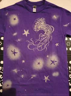 Jelly and Starfish T-shirt - Etsy Fish Drawings, Diy Shirt, Shirt Ideas, Jellyfish, Starfish, Jelly, Black Shirt, Aurora, Colorful Shirts