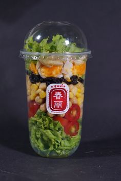 สลัดคัพ Salad In Glass Cup, Healthy Food Shop, Salad Cups, Healthy Lunch Meal Prep, Catering Ideas Food, Mason Jar Salad, Easy Clean Eating, Easy Healthy Meal Prep