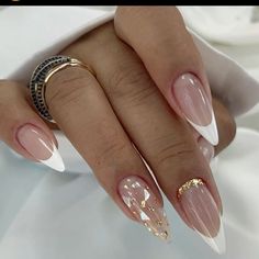 stiletto / francesinha / branca / encapsulada / folha de ouro / madreperola / fim de ano / ano novo Work Nails, Acrylic Nails Coffin Short, Clear Nails, Bridal Nails, Pretty Acrylic Nails