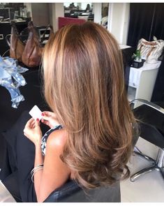 Eva Longoria Highlights, Light Brown W Highlights, Light Brunette Balayage Hair Straight, 2000s Latina Hair, Highlights For Neutral Skin Tones, Topanga Hair Color, Amber Hair With Highlights, Brunette Bombshell Hair, Balayage Hair Aesthetic