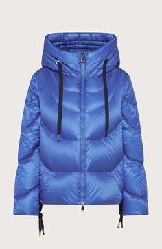 Description Seventy Venezia quilted jacket, featuring a short design with high-fitting collar and hood, shirt hemline, full-length zipper, embellished by drawstrings on the hood and hemline Short Design, Designer Shorts, Quilted Jacket, Full Length, Zipper, Collar, Design