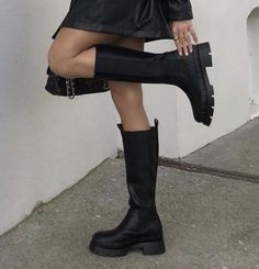 black boots are being shown in a flamingo pose stance. Calf Boots Outfit, Medium Boots, My Shoe Collection, Black Mid Calf Boots, Chelsea Boots Outfit, Black Look, High Leather Boots, Black Boots Tall, Shoe Inspo