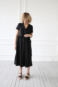 Casual Linen V-neck Wrap Dress, Short Sleeve Linen Dress With Tie Waist, Black Linen Midi Dress With Short Sleeves, Black Linen V-neck Midi Dress, Casual Linen Wrap Dress With Short Sleeves, Linen Wrap Dress, Honest Beauty, Black Linen, Linen Dresses