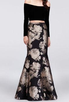 The Crop Top Trend For The New Season, This Long-Sleeve, Velvet Version Sits Pretty Atop A Floral Brocade Mermaid Skirt. Crop Top Lehenga, Brocade Skirt, Xscape Dresses, Stylish Crop Top, Prom Dresses Gowns, Velvet Crop Top, Brocade Dresses, Trendy Skirts, Designer Evening Dresses