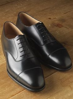 TucciPolo helps men everywhere dress their best. Shop TucciPolo handmade Italian leather luxury dress shoes for men. Best Sandals For Men, Mens Black Dress Shoes, Black Oxford Shoes, Style Masculin, Dress Shoes For Men, Black Shoes Men, Minimalist Shoes, Black Dress Shoes, Oxford Shoes Men