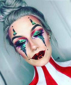 41 Unique Halloween Makeup Ideas from Instagram – StayGlam Halloween Zombie Makeup, Glitter Halloween Makeup, Fete Emo, Unique Halloween Makeup, Make Up Diy, Makeup Zombie, Make Carnaval, Halloweenský Makeup, Halloween Make-up Looks