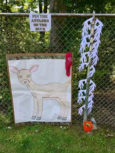 there is a sign on the fence that says pin the antlers in the bush