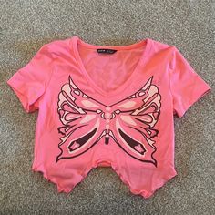 Never Worn Soft Material V Cut Out At Bottom Tops Shein, Girly Accessories, Print Crop Tops, Shein Tops, Pink Butterfly, V Cut, V Cuts, Swag Outfits, Butterfly Print