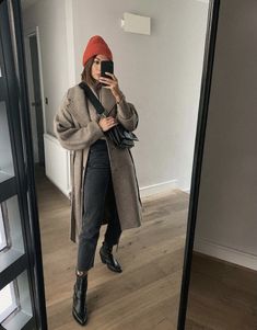 Recreate Outfits, Beanie Outfit, Behind Blue Eyes, Winter Inspo, Mode Casual, Autumn Outfits, A Mirror, Looks Style