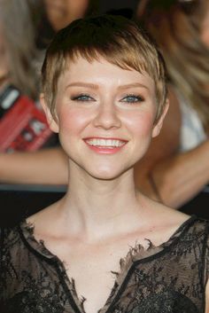 Valorie Curry Vintage Photography Women, Detroit Being Human, Very Short Hair, Jessica Biel, Haircut And Color, Model Hair, Pixie Haircut, Pixie Cut