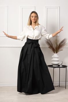 Black Pleated Maxi Skirt, High Waist Victorian Walking Skirt ❥ Enjoy the effortless fit and the feminine sense when wearing our creations! Every piece by NikkaPlace is made with lots of love and attention to detail! ❥ MATERIALS AND CARE Cotton Hand or machine wash separately, always with lukewarm or cold water and a mild soap without bleach or brighteners. Opt for a short and gentle cycle. Do not dry clean. ❥ SIZE Please refer to our size chart (last image in the listing photos). If you're unsur Victorian Walking Skirt, Edwardian Walking Skirt, Circle Skirt Outfits, Walking Skirt, Victorian Skirt, Black Skirt Outfits, Bell Skirt, Gothic Skirt, Full Length Skirt