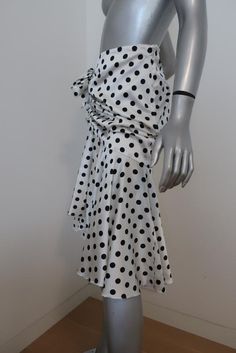 Caroline Constas Liza Skirt White/Black Polka Dot Stretch Satin Size Medium NEW - New with tags! Excellent condition. No flaws. Retails for $595! 93% silk/7% elastane Elegant Polka Dot Skirt For Summer, Elegant Polka Dot Summer Skirt, Caroline Constas, Skirt White, Stretch Satin, Black Polka Dot, White Skirts, White Black, Polka Dot