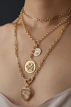 Gold Hijab, Desert River, Necklace Stacking, Coin Jewellery, Necklace Layers, Chunky Gold Necklaces, Necklace Styles, Faberge Jewelry, Necklace Stack