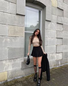 Lace Socks Outfit, Knee Socks Outfits, Knee High Socks Outfit, Tokyo Outfits, High Socks Outfits, Black Skirt Outfits, Job Clothes, Japan Fashion Street