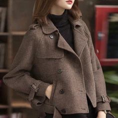 Short Coat Outfit, Woolen Coat Winter, Cashmere Coat Women, Winter Coat Short, Short Coats Women, Plaid Wool Coat, Fall Fashion Coats, Dresses Classy, Wool Coat Women