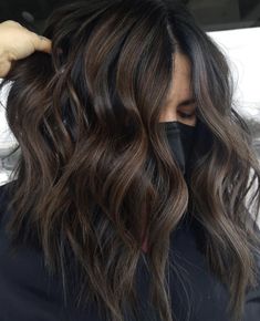 Sunkissed Hair Highlights, Chocolate Cherry Brown Hair, Warm Brunette Balayage, Cherry Brown Hair, Sunkissed Hair Brunette, Sunkissed Hair, Hair Stules, Brown Hair Trends, Warm Brunette