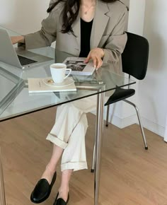 Aurora Harper, Daily Manifestation, Wife Style, Corporate Attire, Side Hustle Ideas, Office Outfits Women, Daily Goals, Manifestation Journal, Hustle Ideas