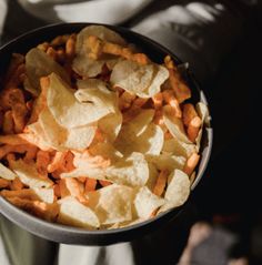 How to Stop Fog Eating and Mindless Eating With Science Nutrition Plate, British Snacks, Hot Chips, Mindless Eating, Healthy Chips, Cheese Chips, Nutrition And Dietetics, Nutrient Dense Food, Mindful Eating