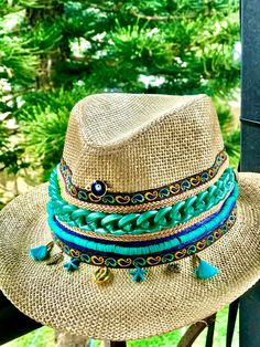 Sombreros Decorados Ideas, Bohemian Hats, Tassel Bag Charm, Beach Hats, 100 Euro, Painted Hats, Hat Decoration, Summer Hats For Women, Boho Hat