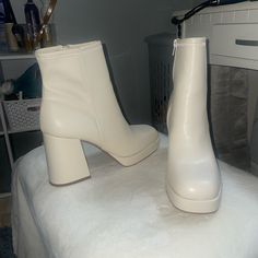 White Steve Madden, Shoes Steve Madden, Steve Madden Shoes, Shoes Heels Boots, Shoes Women Heels, Steve Madden, Heeled Boots, Rush, Fashion Shoes