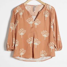 Beautiful, Unworn Anthropologie Dolan Blouse In Peach. Purchased Online And Didn't Fit Quite Right. Material Is Lightweight And Silky. Size Xsp Flowy Blouse, Peasant Top, Peasant Blouse, Peasant Tops, Split Hem, Vintage Denim, Pullover Styling, Women Long Sleeve, Outfit Of The Day